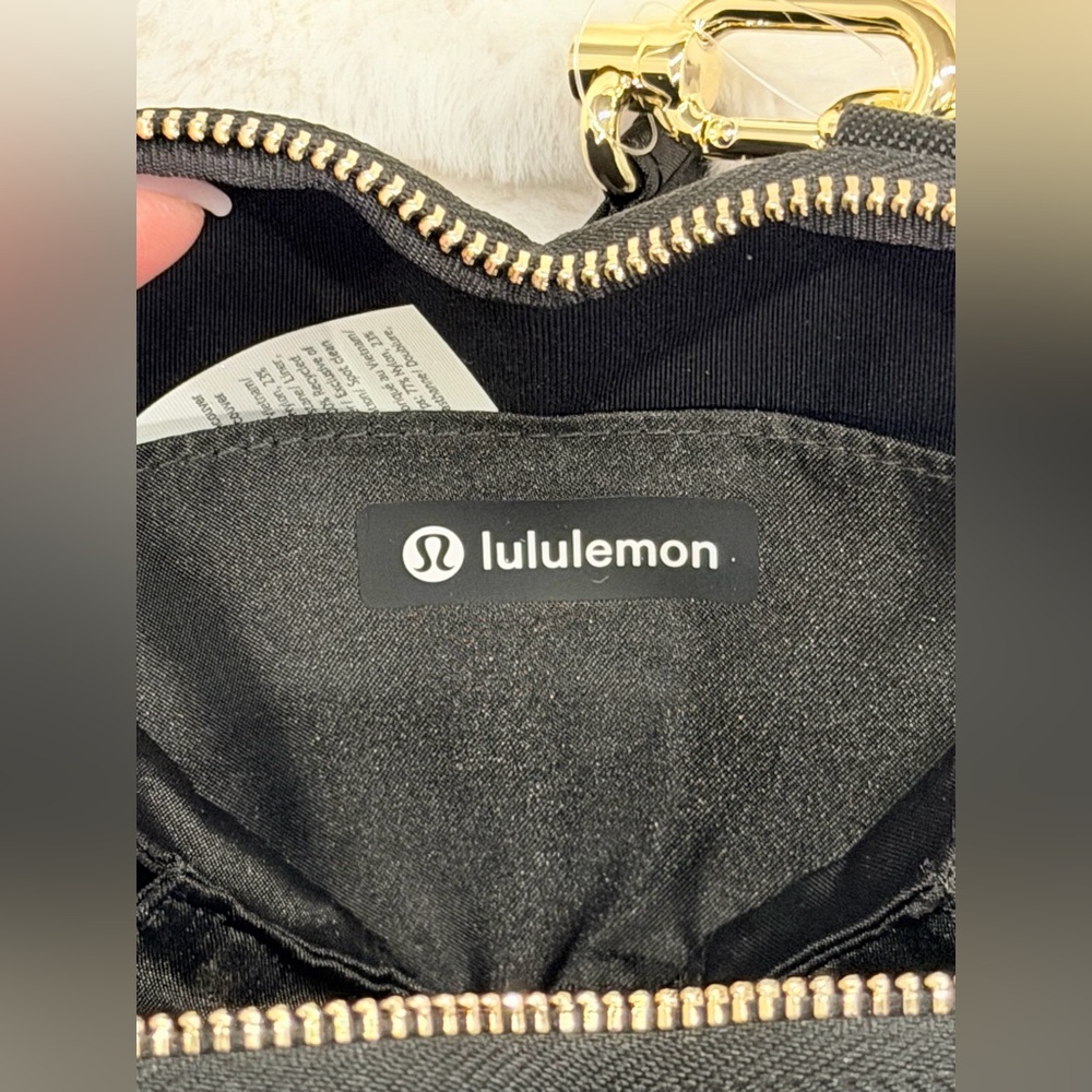 NWT LULULEMON HEART WRISTLET BLACK GOLD - Picture 9 of 9